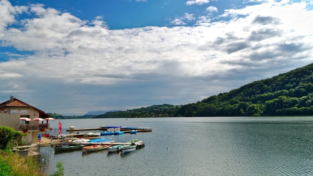 lake, paladru, charavines, boats, boat, landscape, holiday, isère, rhone, alps, calm, france